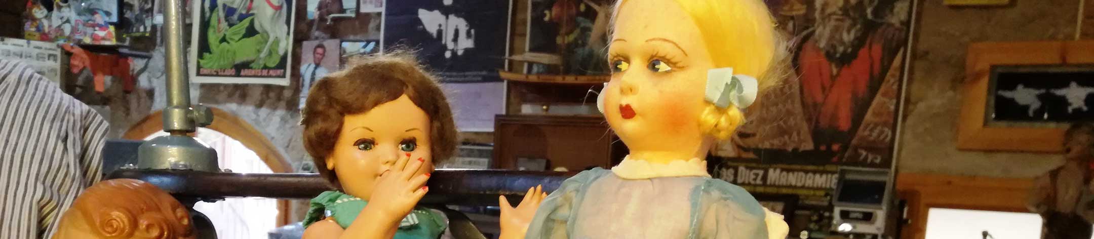 Nines antigues envoltades d'objectes i records al Museu de Cal Pauet